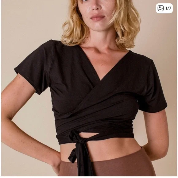 Layla Wrap Top Black - Picture 2 of 4
